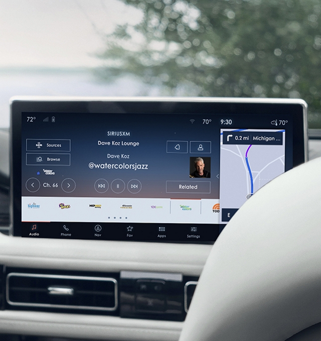 Se muestra la aplicación de navegación en la pantalla de un Lincoln 2021