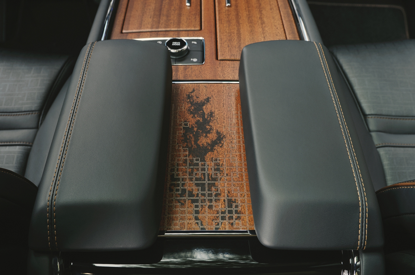 El detalle interior minucioso de la Black Label Lincoln navigator con el tema Invitation