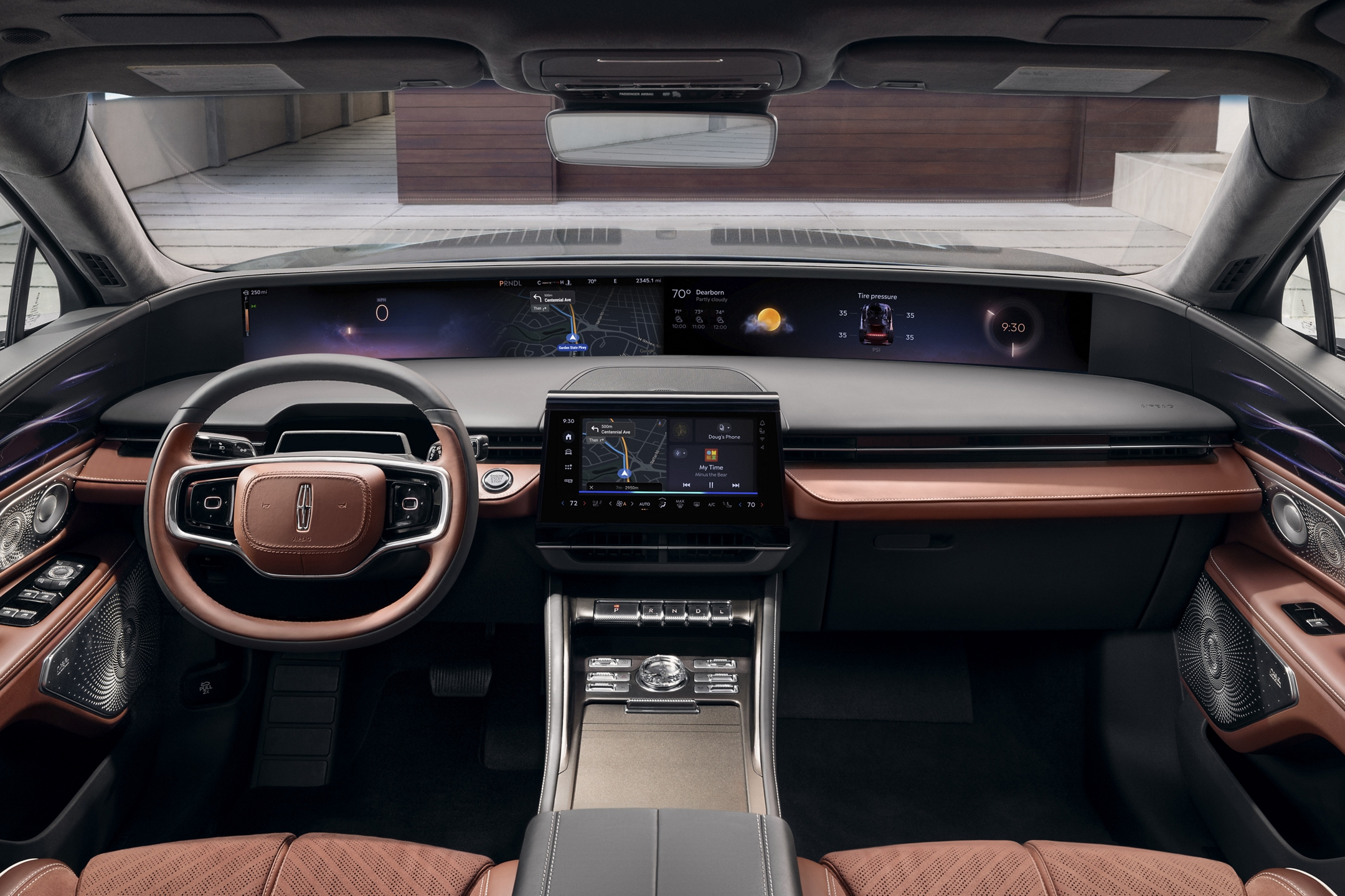 El interior de una SUV Lincoln Black Label Nautilus® 2025 con el tema interior Redwood ​​​​​​​