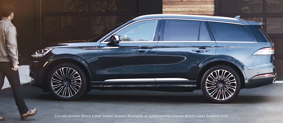 Se muestra el modelo Lincoln Aviator Black Label. Disponible solo en concesionarios Lincoln Black Label participantes.