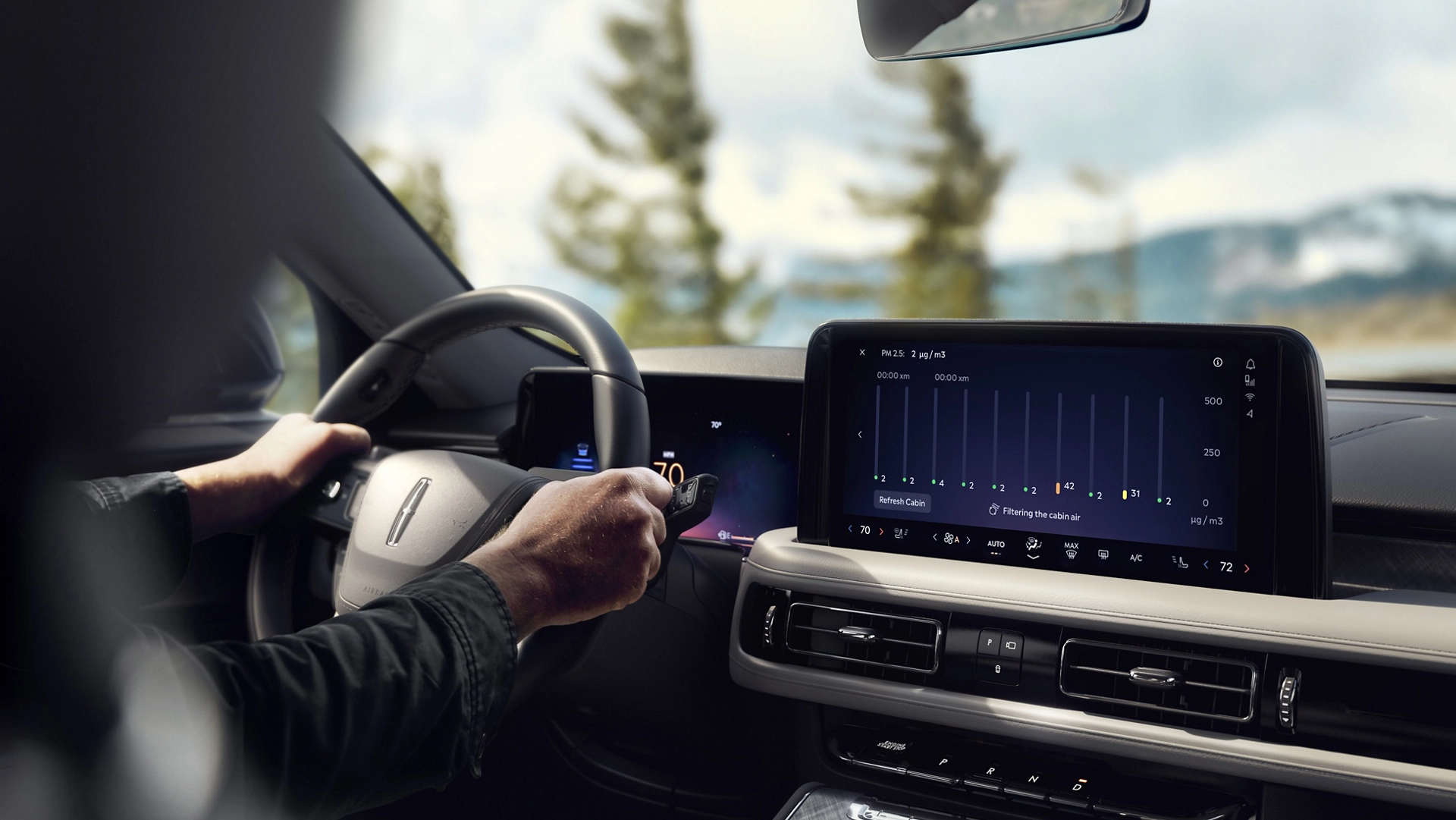 The Auto Air Refresh interface is displayed on the center touchscreen of a 2025 Lincoln Aviator® SUV