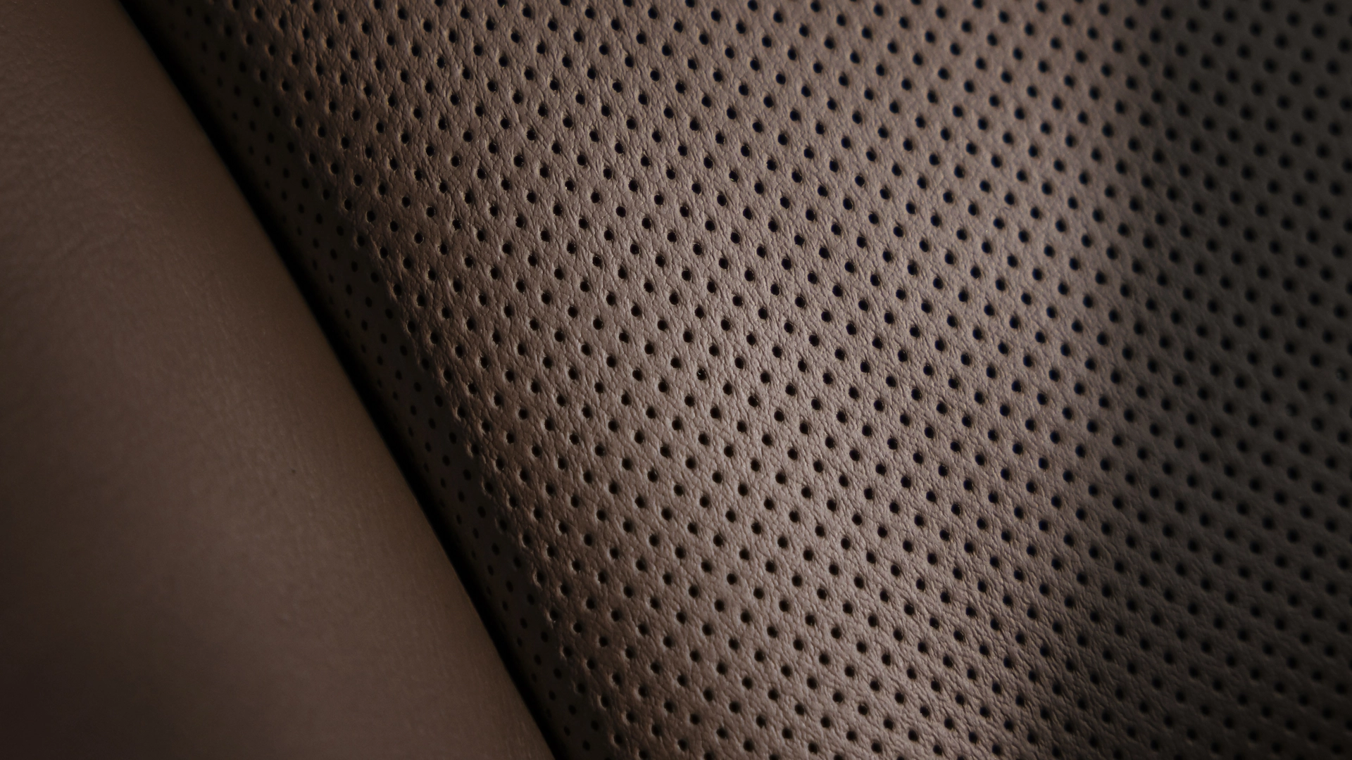 The leather-trimmed seats of a 2025 Lincoln Aviator® Reserve model