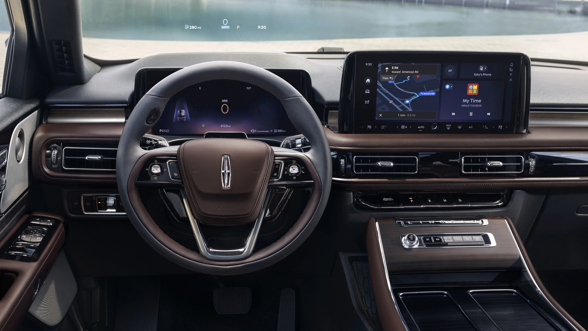 The dashboard of the 2025 Lincoln Aviator® SUV shows Head-Up Display.
