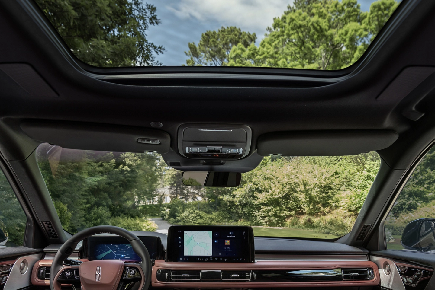 A smiling couple sitting in the 2025 Lincoln Aviator.
