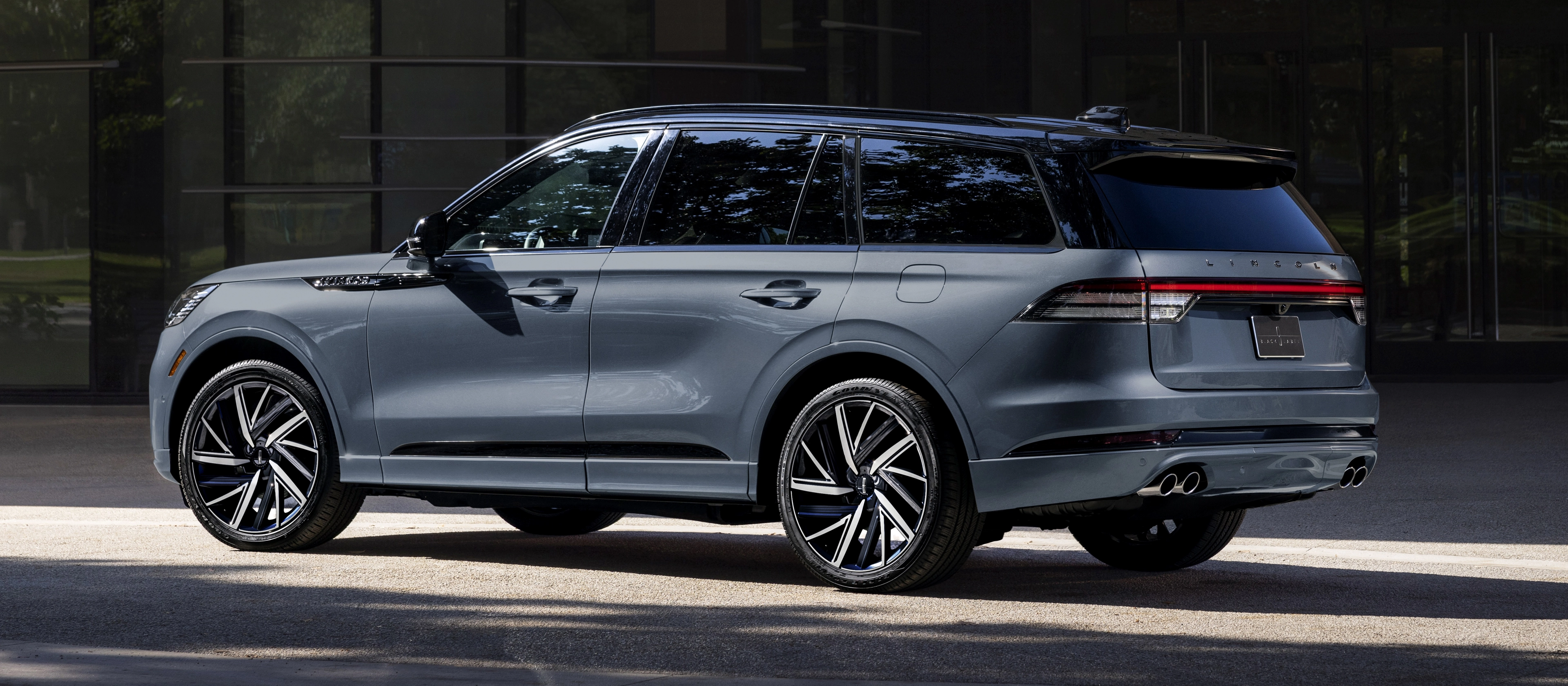 A 2026 Lincoln Black Label Aviator® SUV is shown with the available Special Edition Package