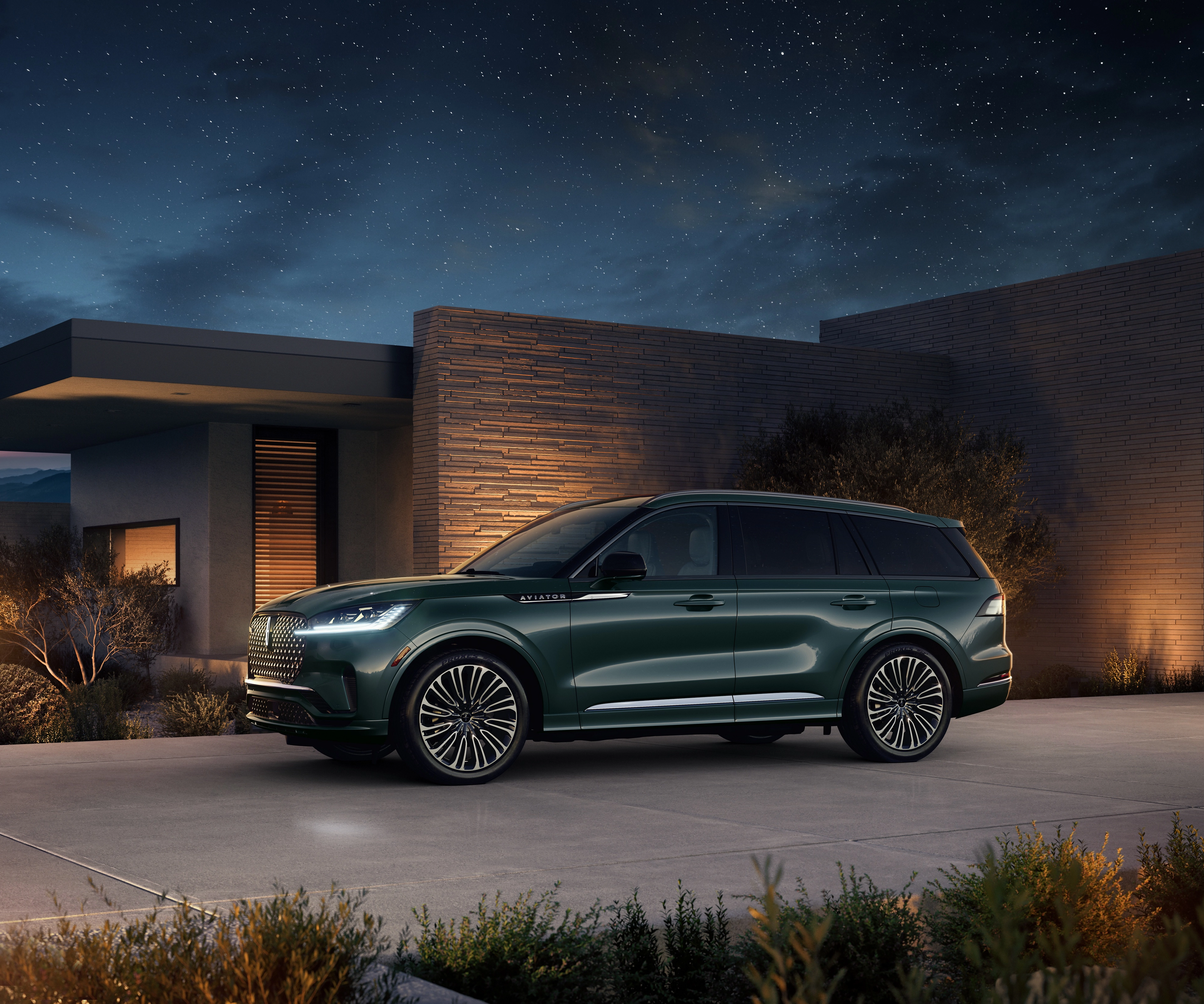 A 2026 Lincoln Black Label Aviator® SUV is parked in the driveway of modern home in the southwest