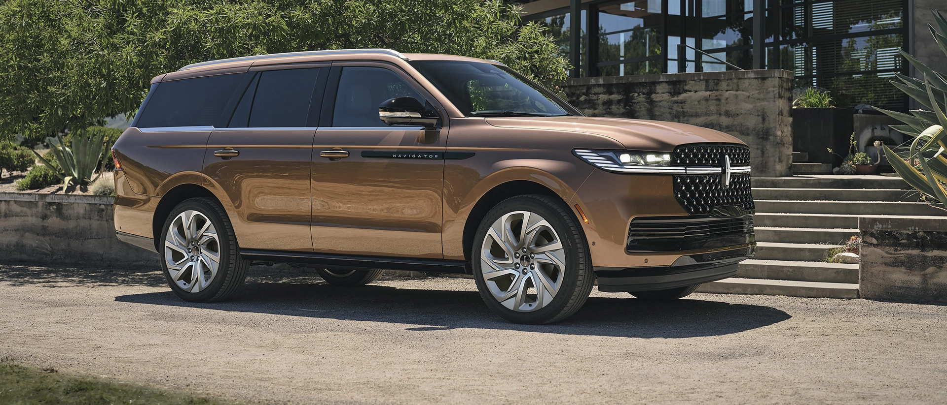The 2025 Lincoln Navigator parked outside a building.