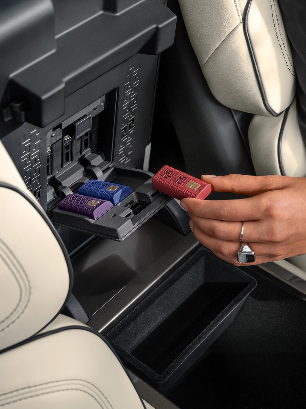 A net accessory shown inside the 2025 Lincoln Aviator.